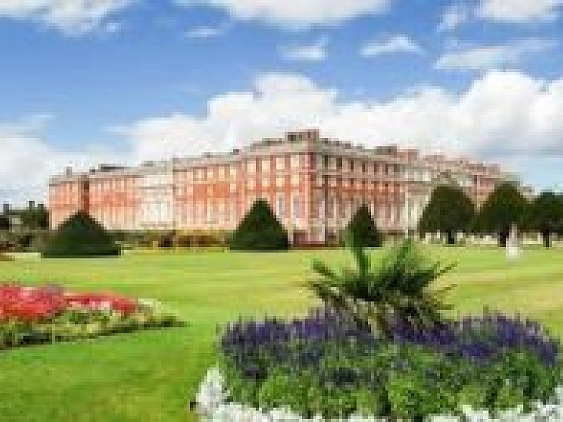 Hampton Court & Windsor Castle Private tour with separate Tour Guide